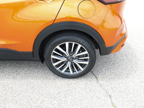 Used 2023 Nissan Kicks SV FWD image 4