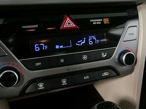 Used 2017 Hyundai Elantra Limited image 18