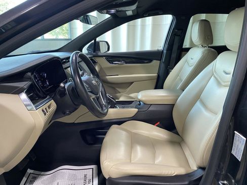Used 2018 Cadillac XT5 FWD image 16
