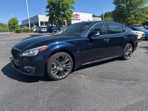 Used 2017 INFINITI Q70 L 5.6 image 2