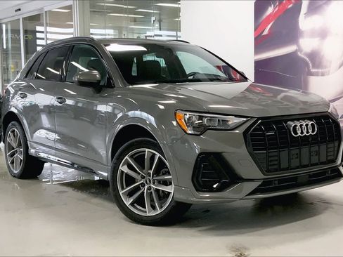 Used 2022 Audi Q3 2.0T Premium w/ Black Optic Sport Package image 19