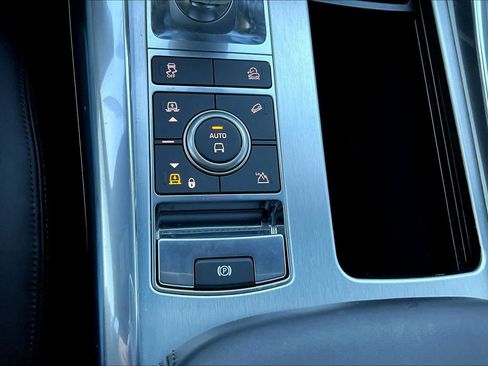 Used 2022 Land Rover Range Rover Sport SVR Carbon Edition image 26