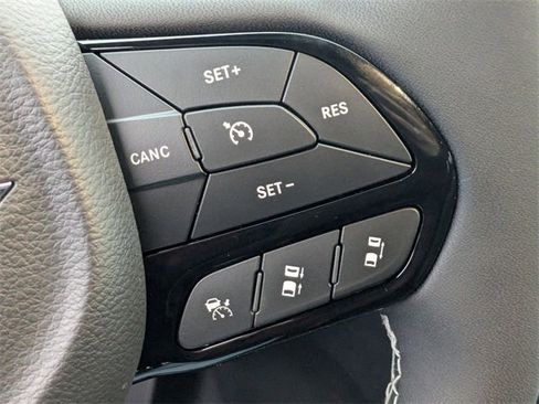 New 2026 Chrysler Pacifica Select image 16