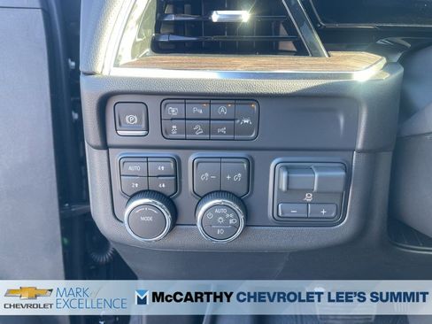 New 2026 Chevrolet Suburban Premier w/ Sun And Tow Package AWD/4WD image 25