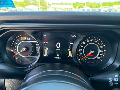 Used 2024 Jeep Wrangler Unlimited Rubicon w/ Technology Group AWD/4WD image 11