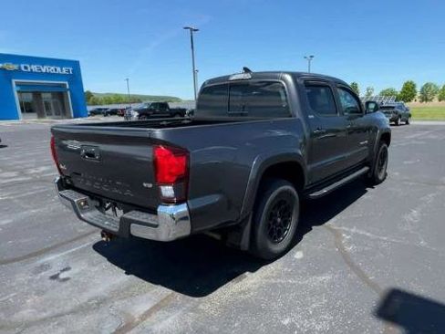 Used 2019 Toyota Tacoma SR5 AWD/4WD image 8