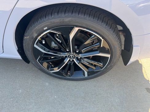 New 2025 Nissan Altima 2.5 SR image 6