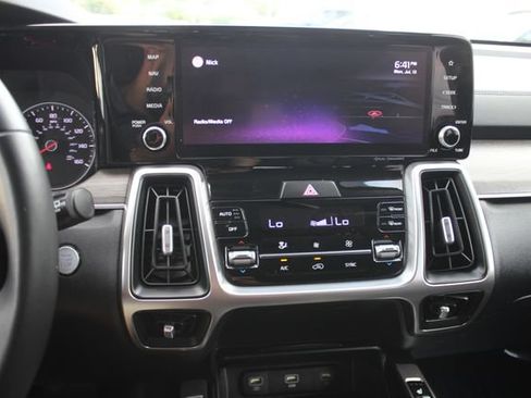 Used 2022 Kia Sorento S AWD/4WD image 4
