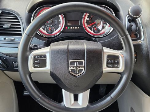 Used 2015 Dodge Grand Caravan SXT w/ UConnect Hands-Free Group image 17