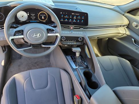 Used 2024 Hyundai Elantra SEL image 8