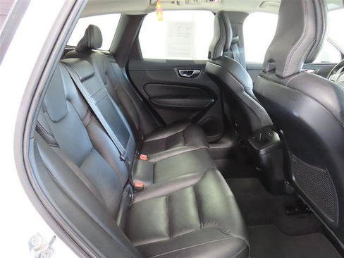 Used 2020 Volvo XC60 T6 Momentum w/ Protection Package Premier AWD/4WD image 35