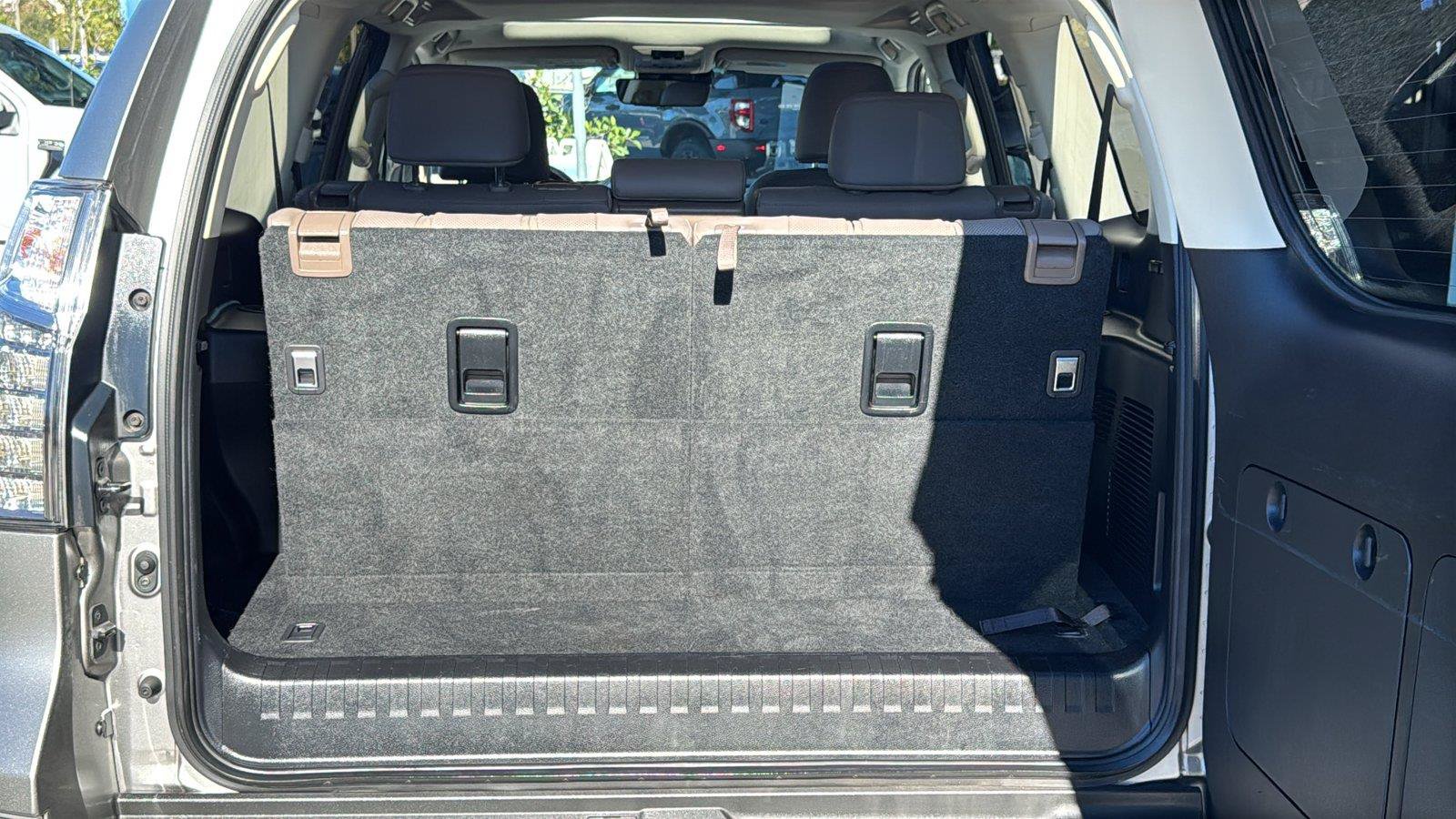 Used 2021 Lexus GX 460 Premium w/ Premium Package AWD/4WD image 9