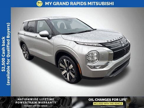 New 2026 Mitsubishi Outlander SE AWD/4WD image 1