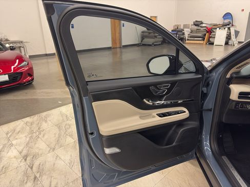 Used 2025 Lincoln Corsair Grand Touring w/ Equipment Group 301A image 11