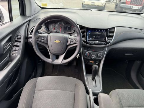 Used 2022 Chevrolet Trax LS w/ Tint and Cruise Package AWD/4WD image 15