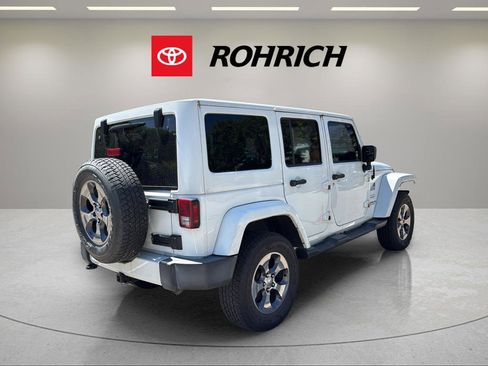 Used 2016 Jeep Wrangler Unlimited Sahara w/ Connectivity Group AWD/4WD image 6