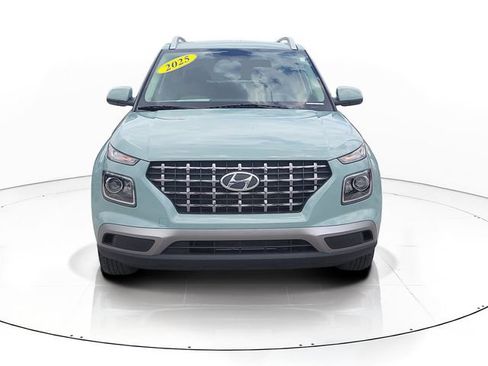 Used 2025 Hyundai Venue SEL FWD image 2