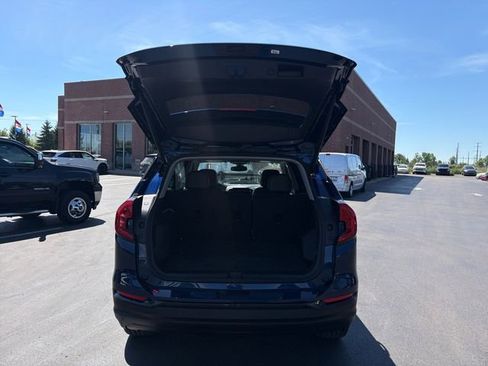 Used 2022 GMC Terrain SLT w/ Tech Package AWD/4WD image 16
