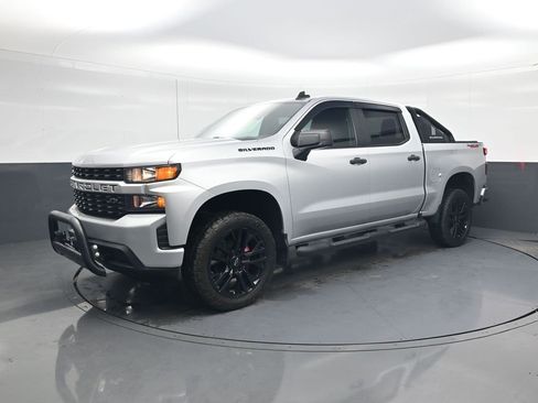 Used 2021 Chevrolet Silverado 1500 Custom image 3