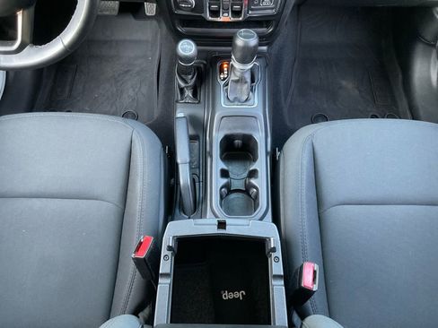 Used 2022 Jeep Gladiator Willys image 11
