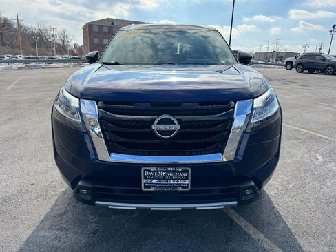 Used 2022 Nissan Pathfinder Platinum w/ Cargo Package image 9