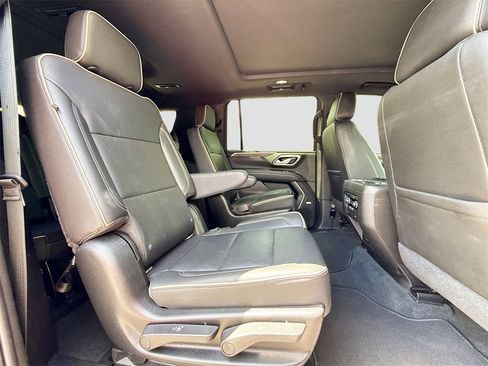Used 2021 Chevrolet Suburban Premier w/ Premium Package image 32