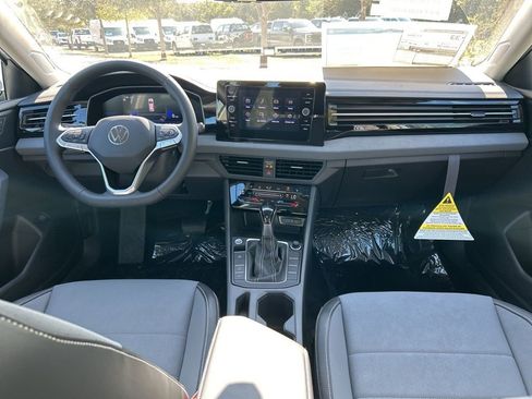 New 2026 Volkswagen Jetta SE FWD image 10