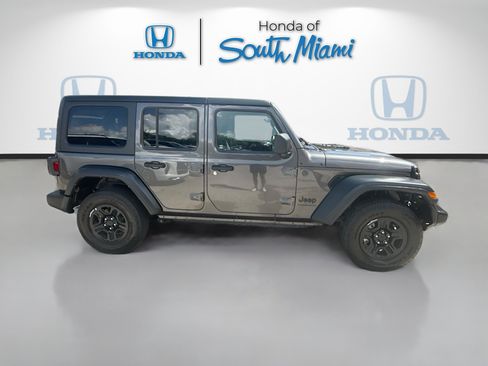 Used 2025 Jeep Wrangler Unlimited Sport AWD/4WD image 8