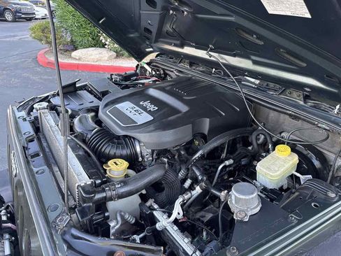 Used 2012 Jeep Wrangler Unlimited Sport image 30