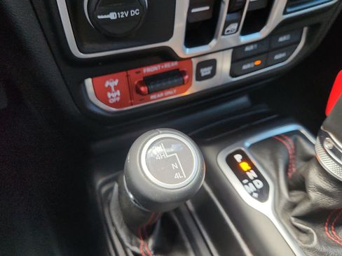 Used 2018 Jeep Wrangler Unlimited Rubicon AWD/4WD image 30