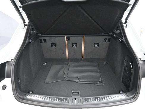 Certified 2025 Porsche Macan AWD/4WD image 26