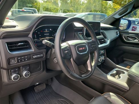 Used 2023 GMC Yukon AT4 w/ Technology Package image 18