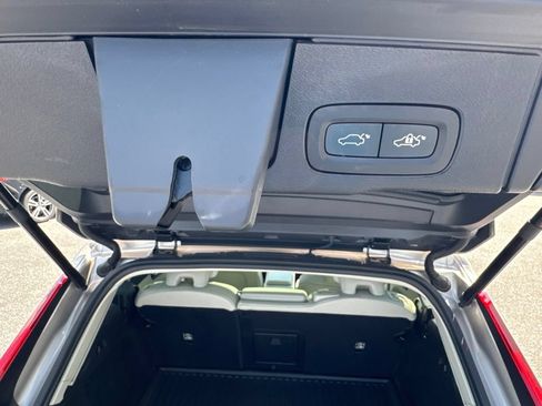 Used 2024 Volvo XC60 B5 Core AWD/4WD image 11