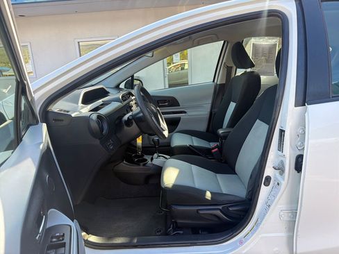 Used 2014 Toyota Prius C One FWD image 10