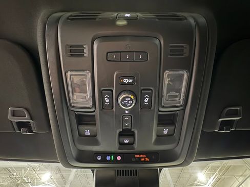 Used 2024 GMC Yukon Denali w/ Advanced Technology Package AWD/4WD image 34