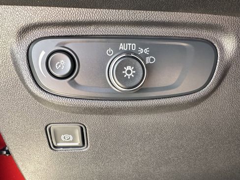 Used 2024 GMC Terrain SLE image 27