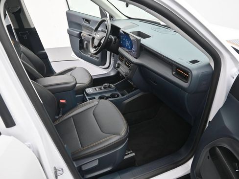 Used 2025 Ford Maverick Tremor AWD/4WD image 32