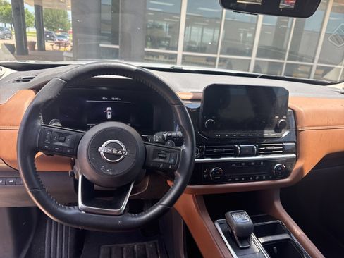 Used 2023 Nissan Pathfinder Platinum FWD image 13
