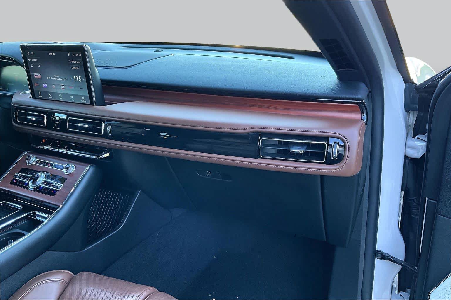 Used 2022 Lincoln Aviator Reserve w/ Equipment Group 201A RWD image 17