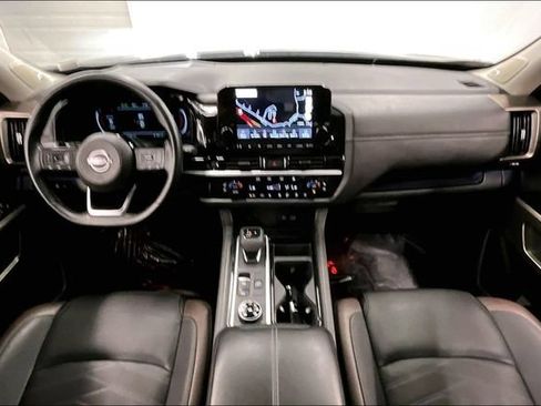 Used 2025 Nissan Pathfinder Platinum AWD/4WD image 18