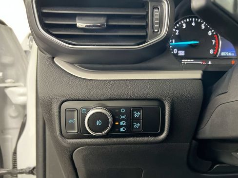 Used 2023 Ford Explorer XLT w/ Equipment Group 202A AWD/4WD image 18