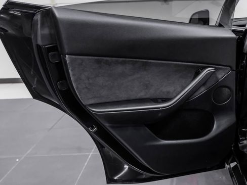 Used 2023 Tesla Model Y Long Range AWD/4WD image 39