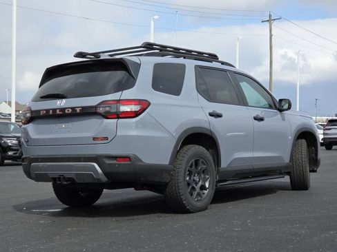 New 2026 Honda Pilot TrailSport image 17