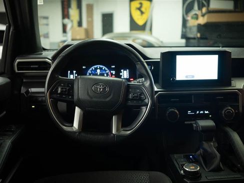 Used 2025 Toyota 4Runner SR5 AWD/4WD image 17