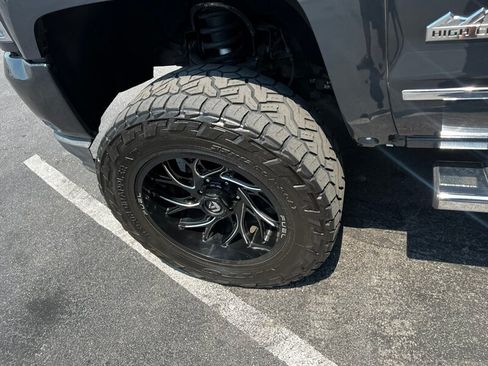 Used 2018 Chevrolet Silverado 1500 High Country AWD/4WD image 17