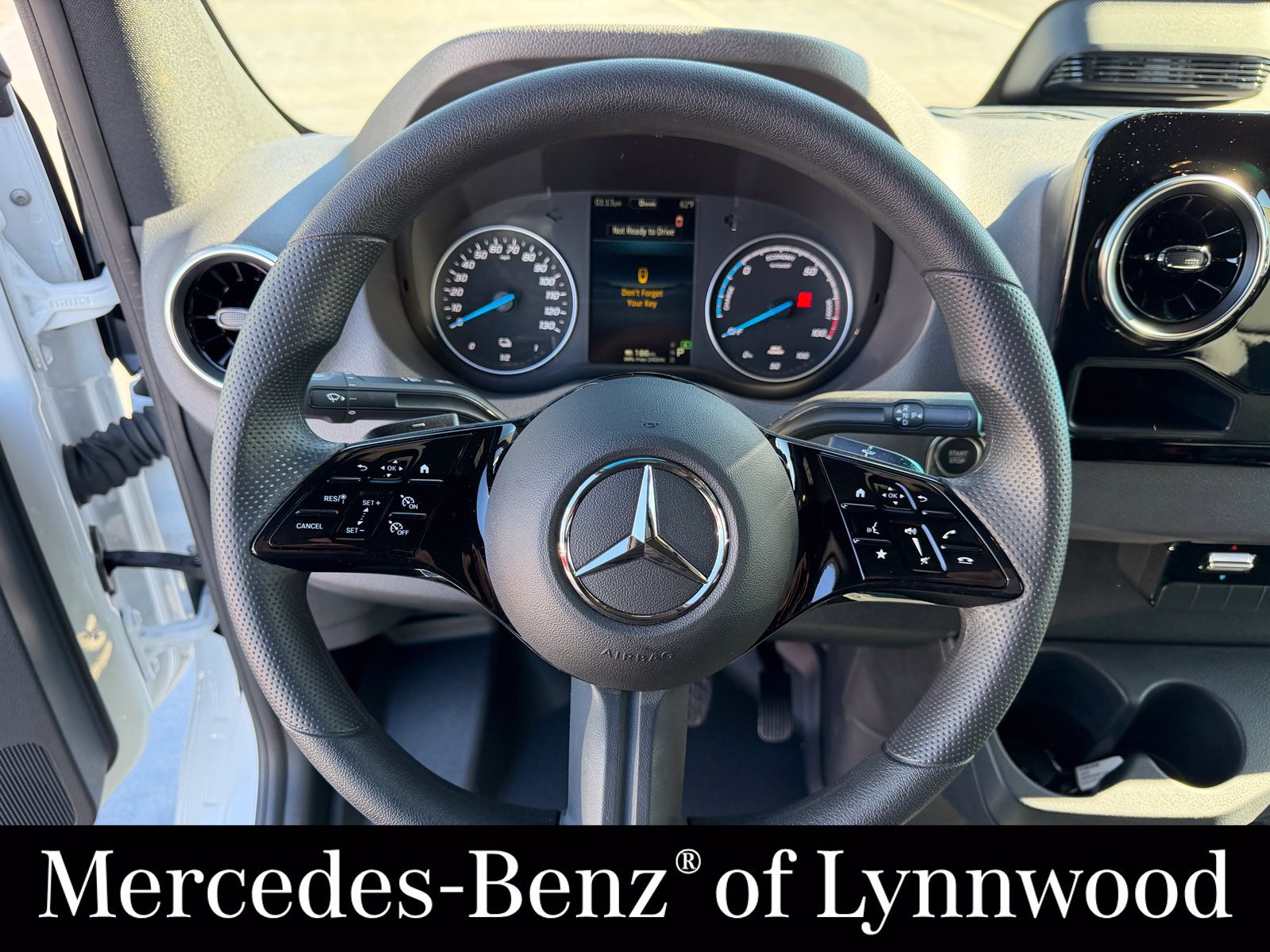 New 2025 Mercedes-Benz eSprinter 170 Cargo image 23