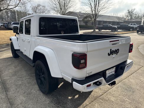 Used 2021 Jeep Gladiator Overland image 5