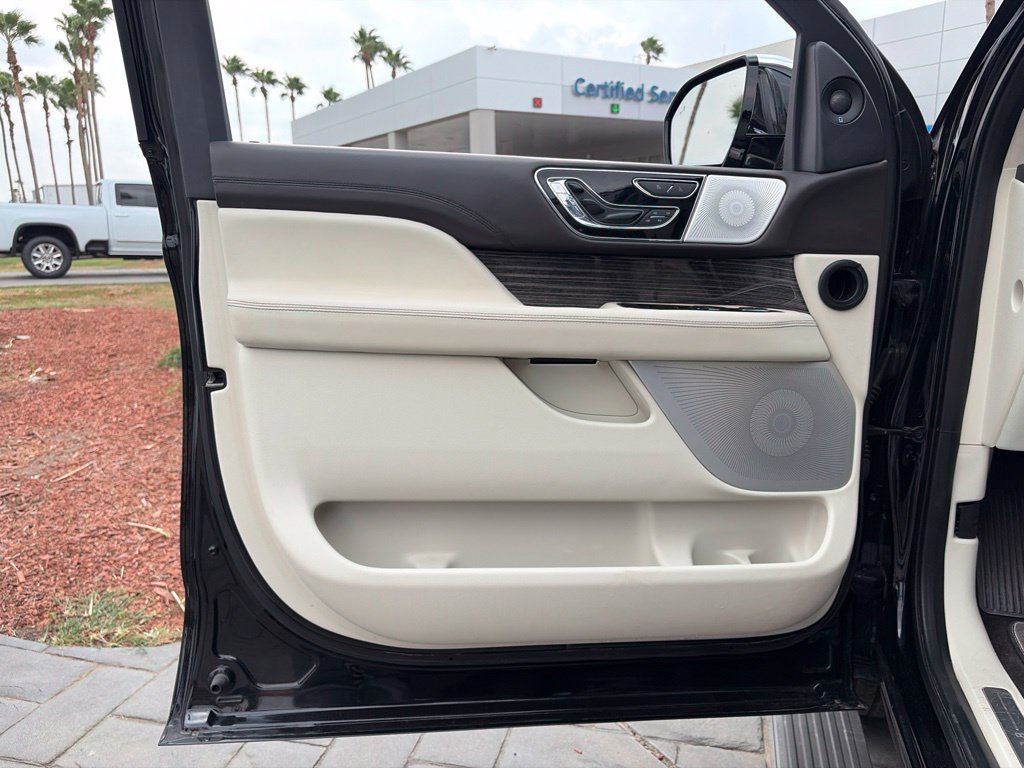 Used 2023 Lincoln Nautilus FWD w/ Premium Package image 13