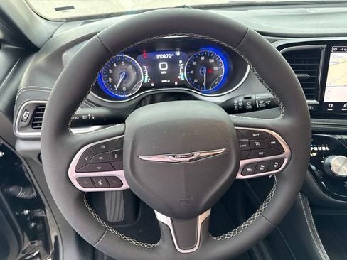 Used 2026 Chrysler Pacifica Limited FWD image 30