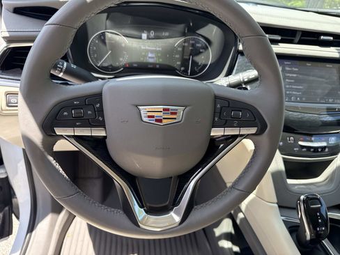 Certified 2025 Cadillac XT6 Premium Luxury w/ LPO, Floor Liner Package AWD/4WD image 28